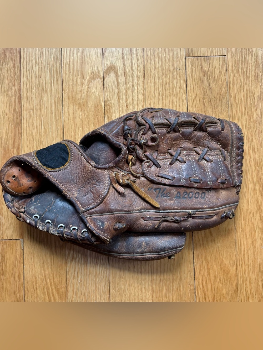 Vintage 1970s Wilson A2000 Baseball Glove Mitt Right Hand Throw